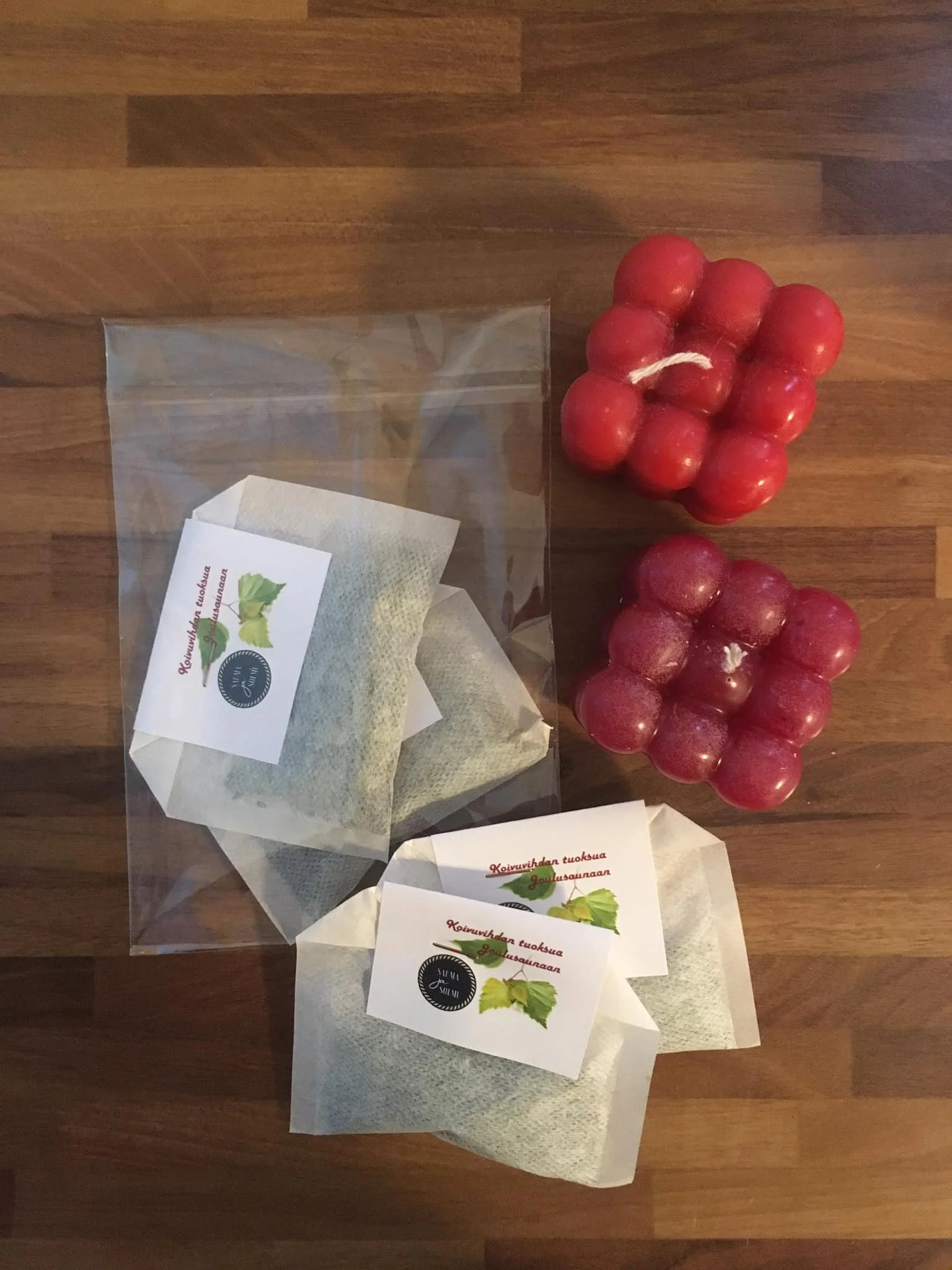 Kuplakynttilöitä ja Koivuvihdan tuoksua Joulusaunaan -pusseja