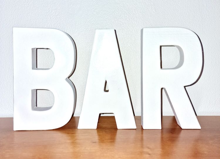 Bar -pahvikirjaimet
